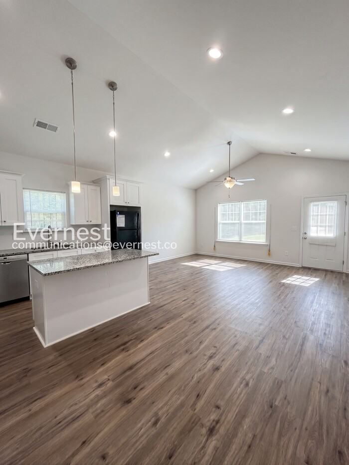 2633 Hemphill St - Photo 4 of 14