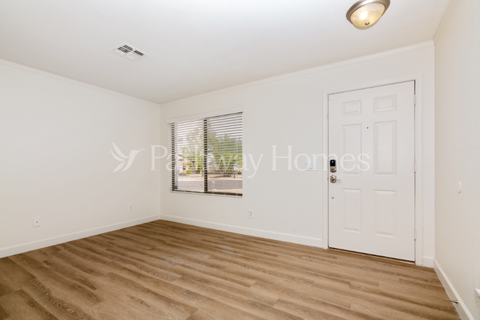 8839 W Manzanita Dr - Photo 3 of 20