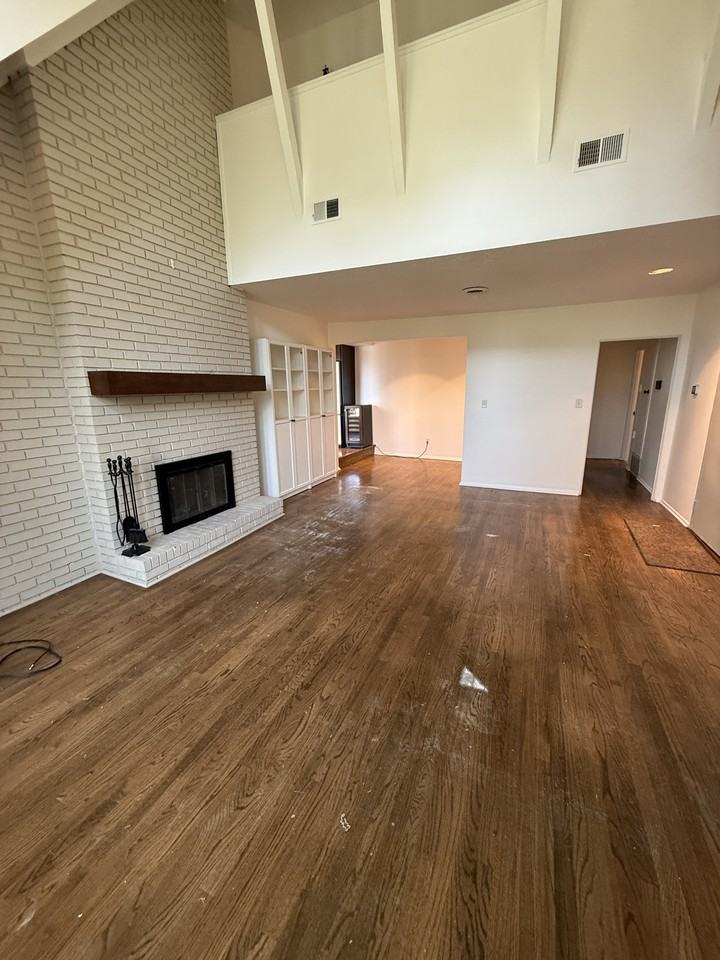 5922 Howe St #304 - Photo 4 of 14