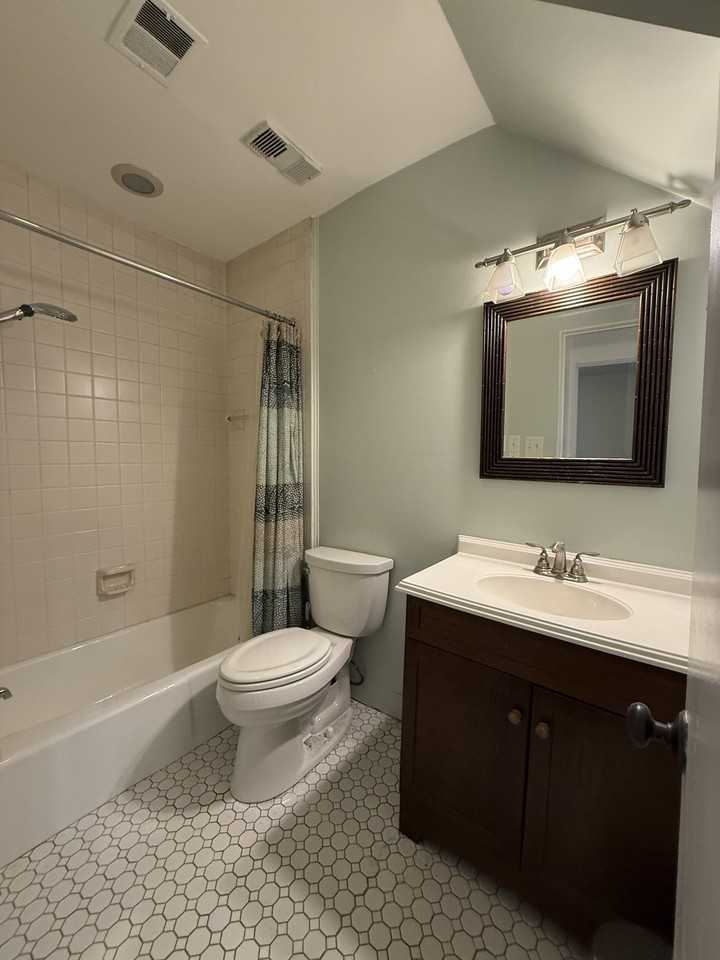 5922 Howe St #304 - Photo 6 of 14