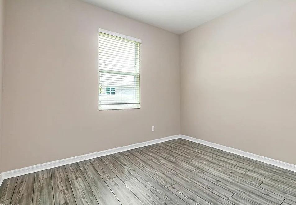 3127 Sw 18th Pl #NA - Photo 2 of 12