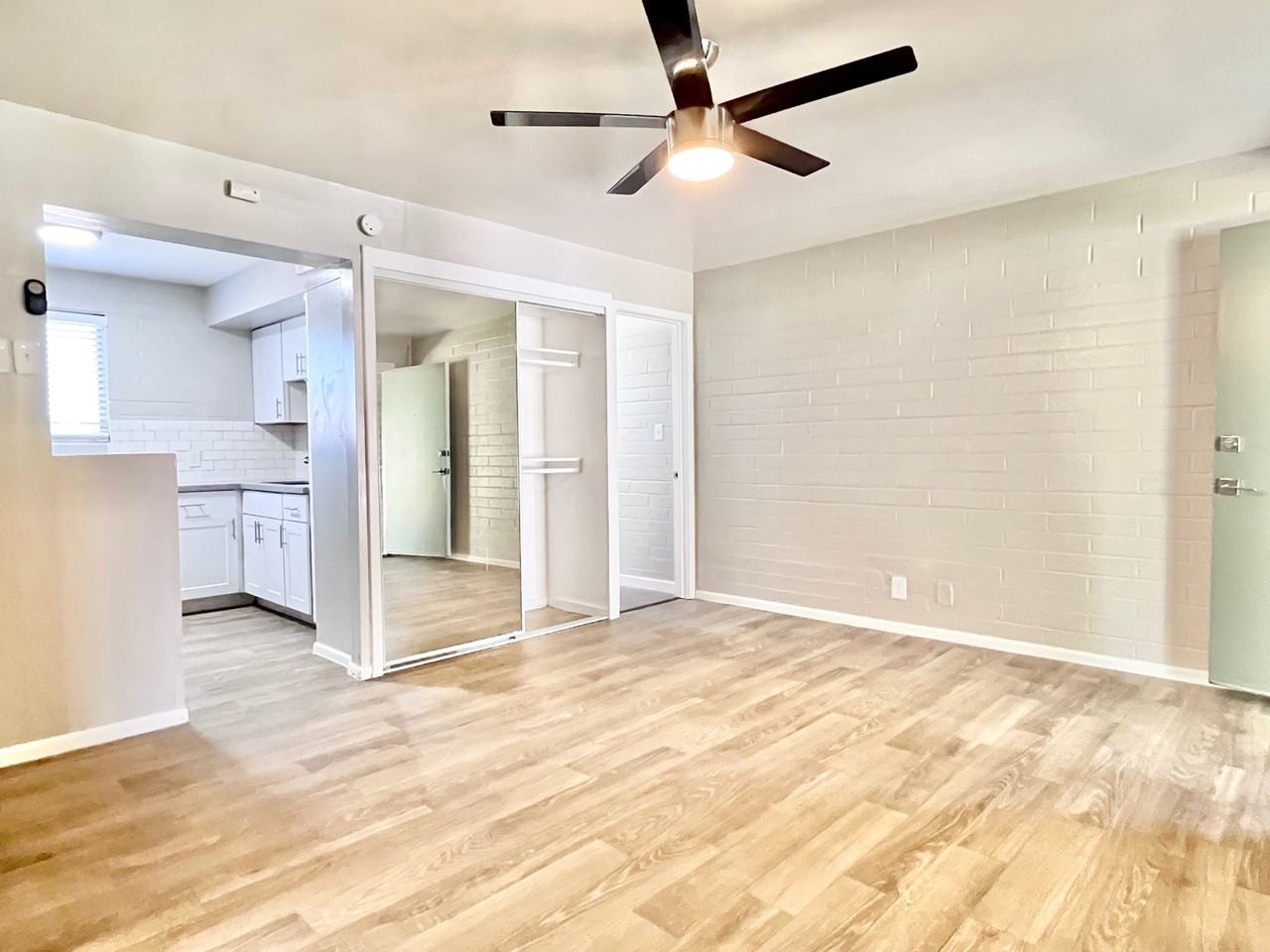 4020 N Parkway Ave #4 - Photo 4 of 27