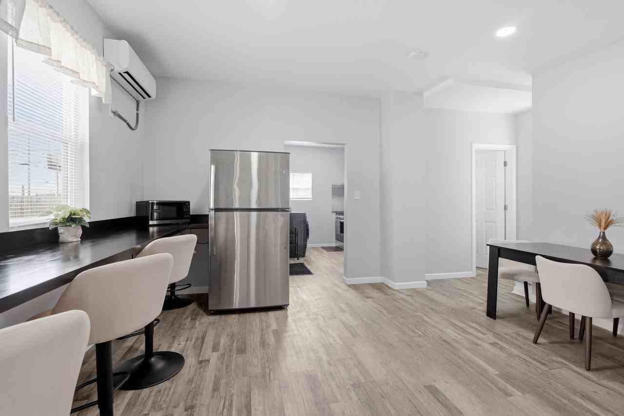 1106 W Illinois St #NA - Photo 5 of 25