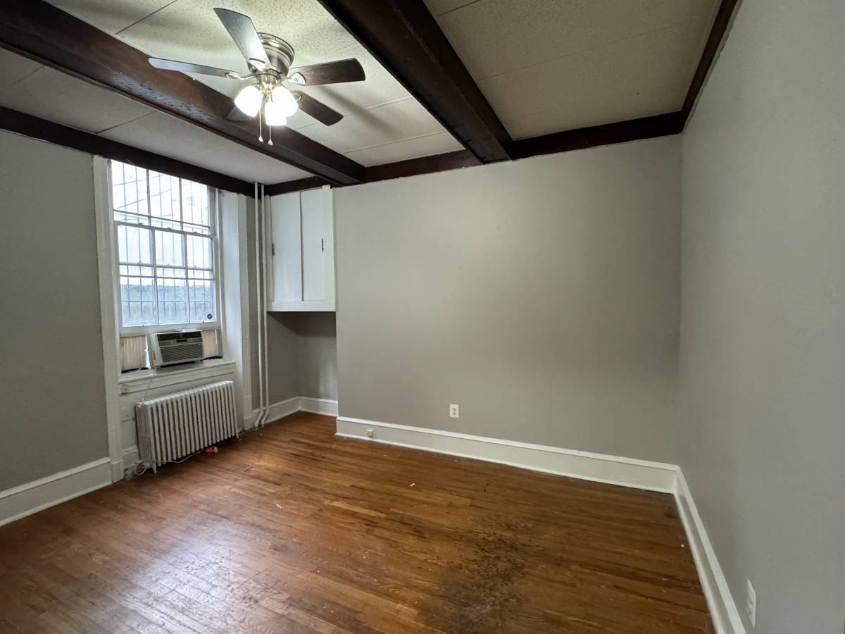 703 Walnut St #1R - Photo 2 of 5