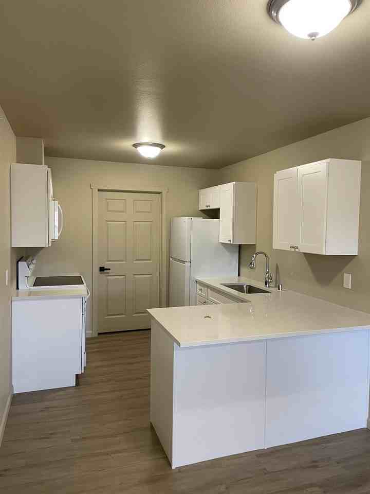 906 Ross St #2 - Photo 3 of 11