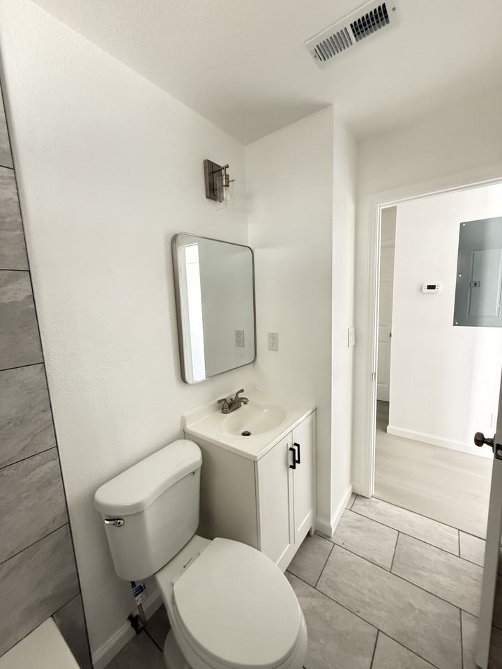 963 Argenta Dr #NA - Photo 4 of 14
