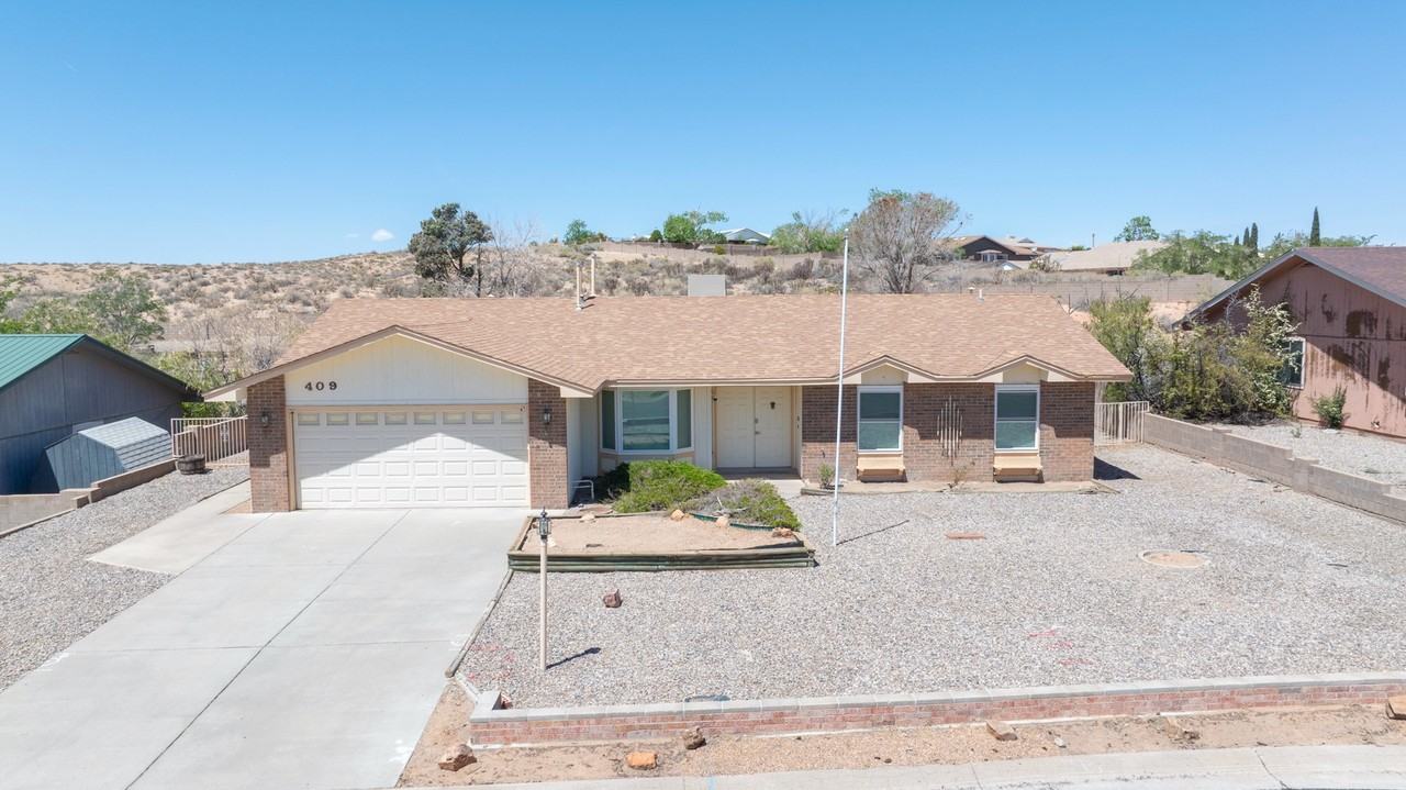 409 Longwood Dr Ne #NA - Photo 3 of 49