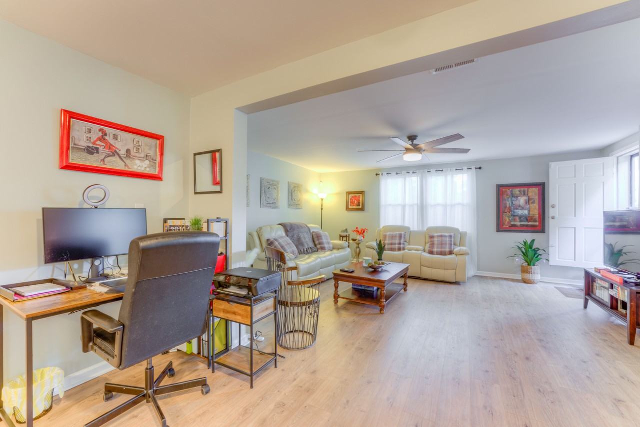1524 N Parkway #1524 - Photo 2 of 11