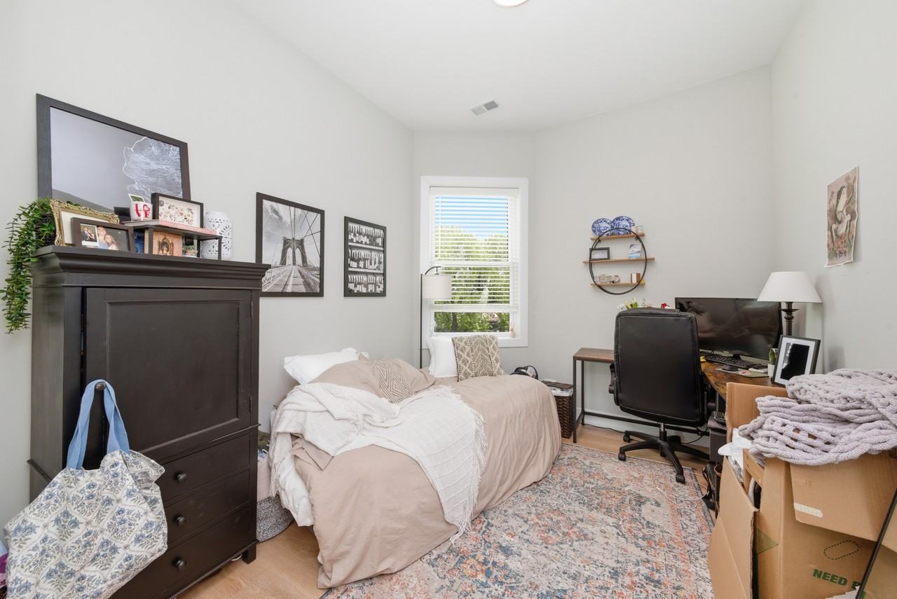 2156 W 21st St #10 - Photo 4 of 11