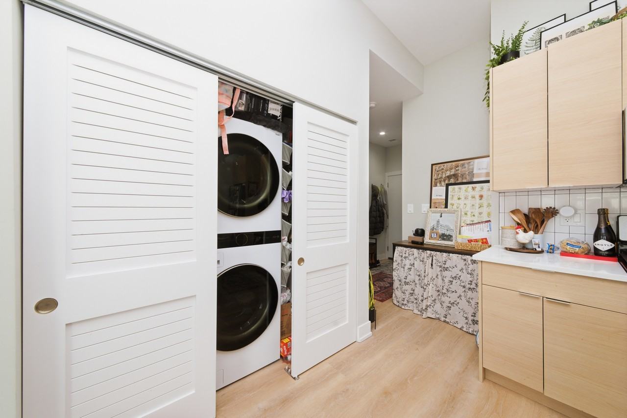 2156 W 21st St #10 - Photo 5 of 11