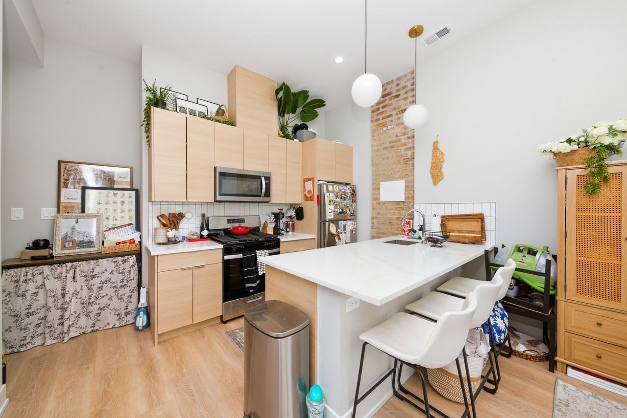 2156 W 21st St #10 - Photo 7 of 11