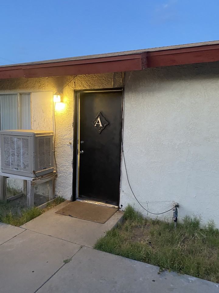 424 W Wilson Ave #A - Photo 2 of 14