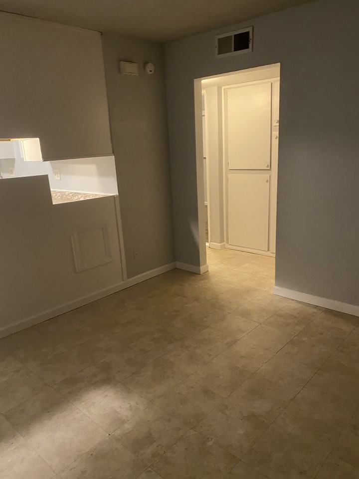 424 W Wilson Ave #A - Photo 3 of 14