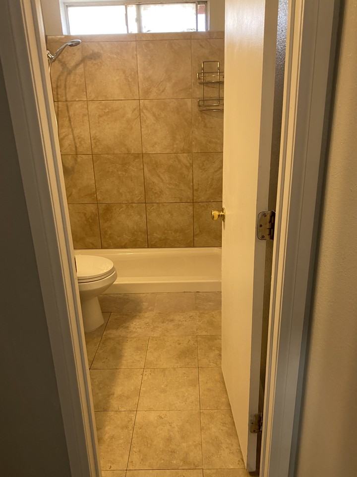 424 W Wilson Ave #A - Photo 7 of 14