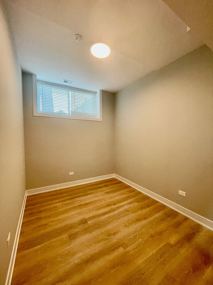 2158 W 21st St #3 - Photo 3 of 14