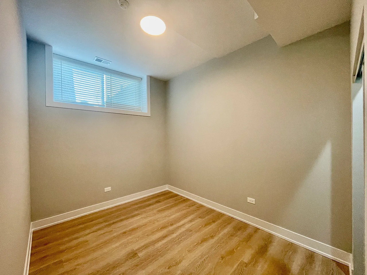 2158 W 21st St #3 - Photo 4 of 14