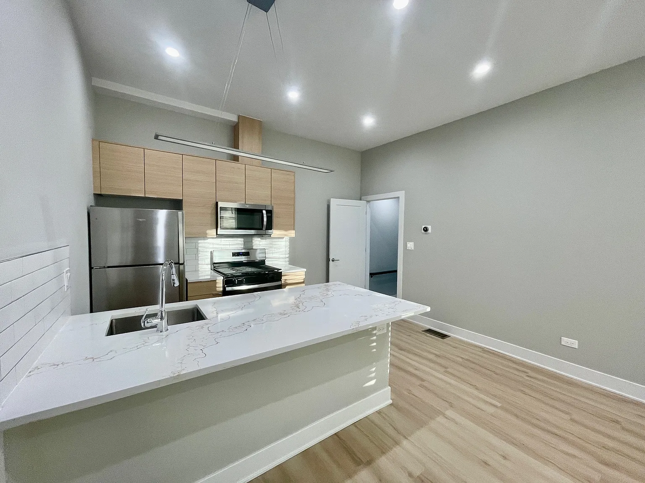 2158 W 21st St #3 - Photo 7 of 14