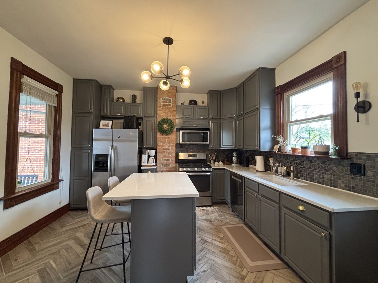 469 E Whittier St #NA - Photo 6 of 17