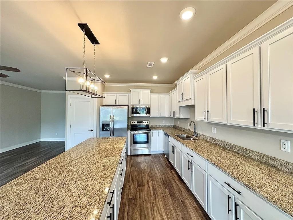 837 Ne Heights Ln #NA - Photo 2 of 30