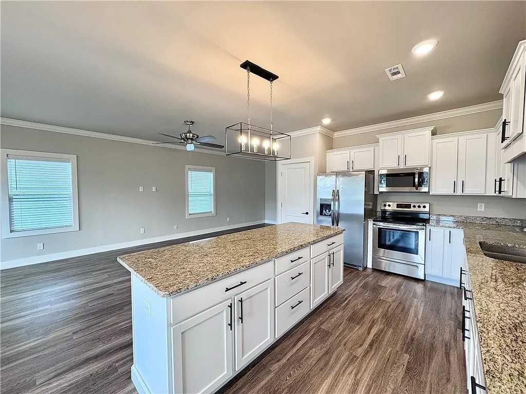 837 Ne Heights Ln #NA - Photo 3 of 30