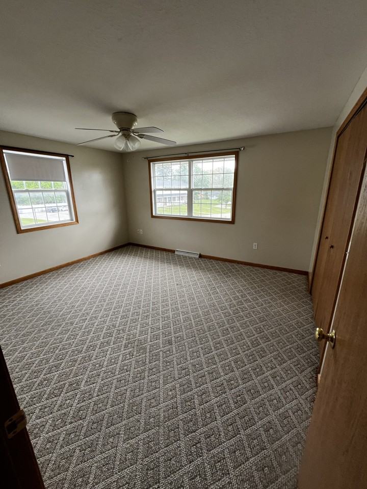1157 Yuma Cir Ne #6 - Photo 7 of 9
