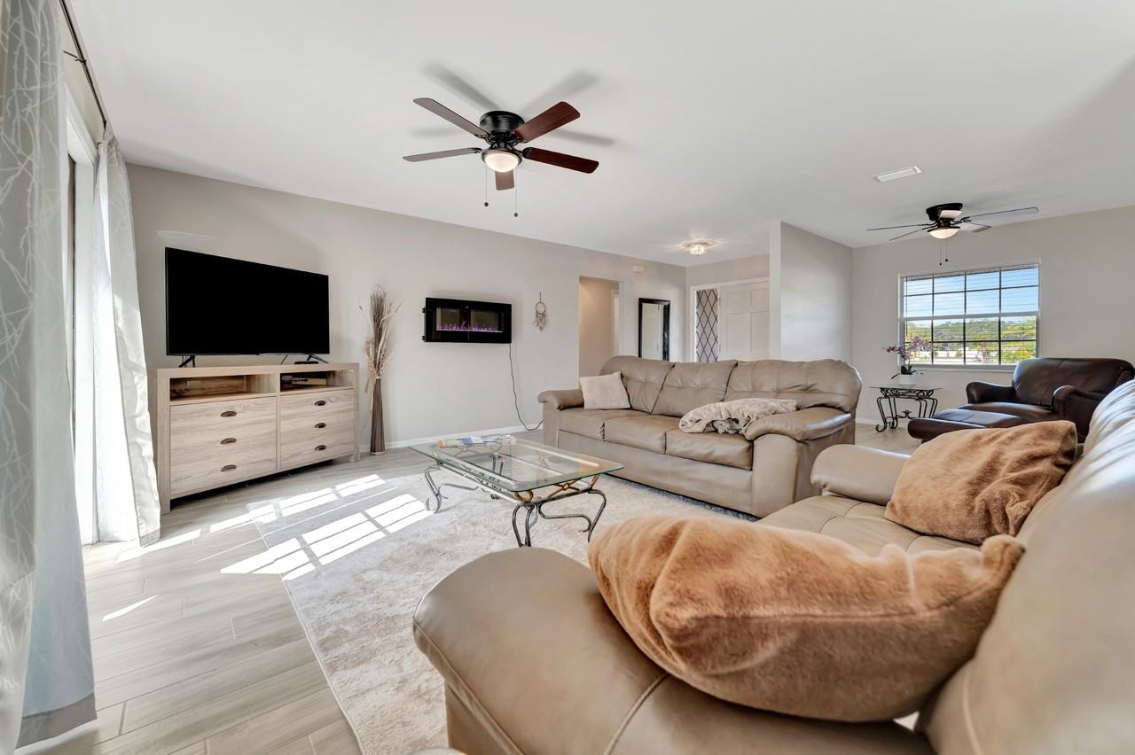 2916 Woodcrest Dr #NA - Photo 3 of 16