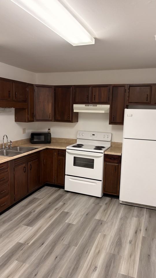 825 Anvil Rd #825 - Photo 2 of 13