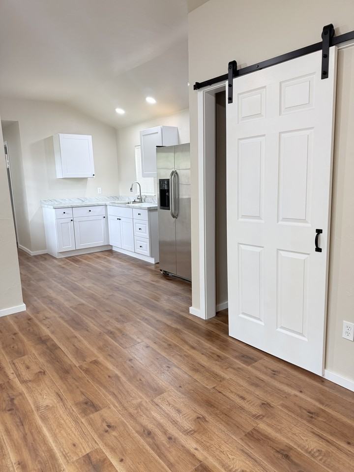 219 N Hickory #NA - Photo 6 of 8