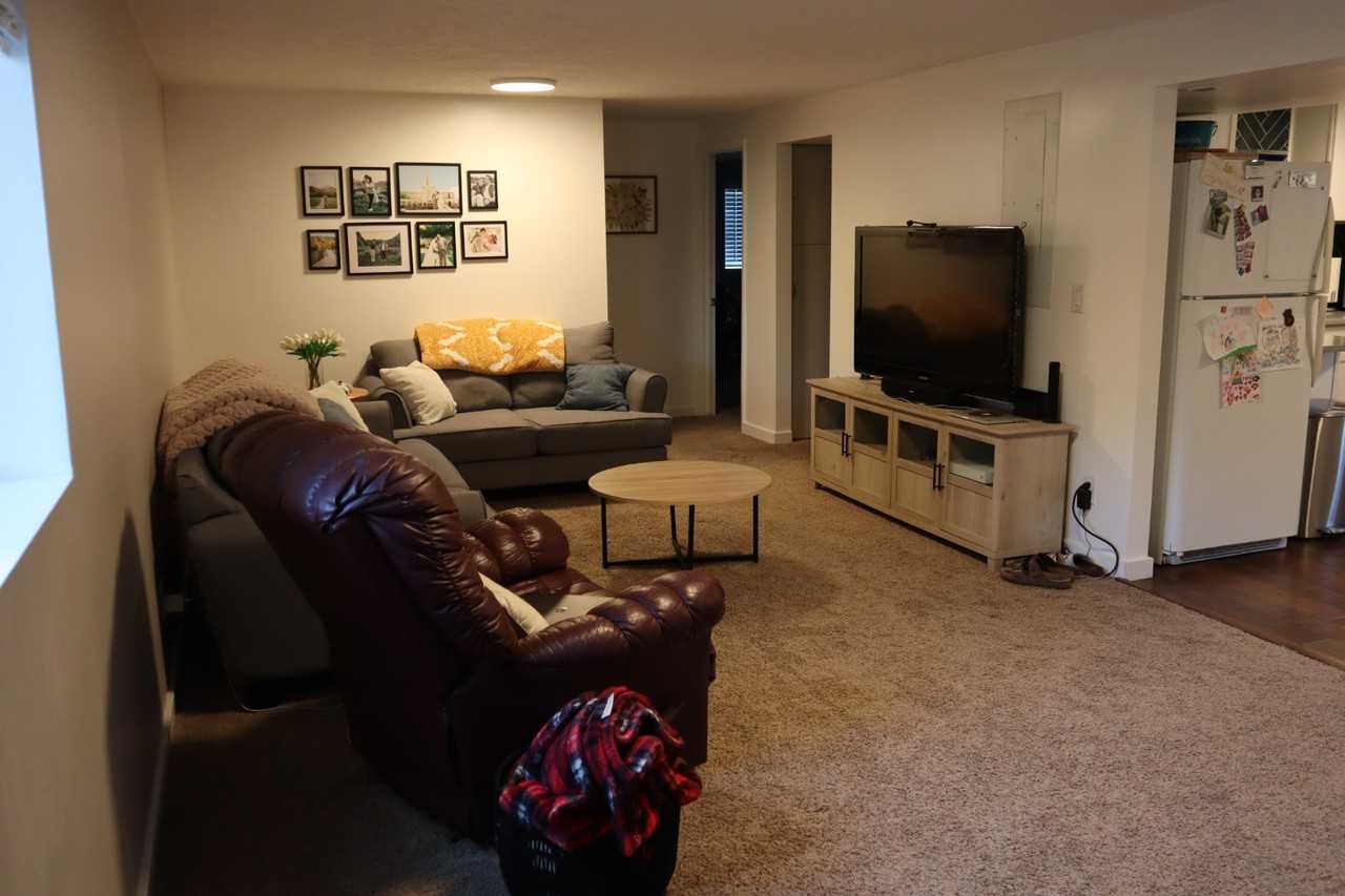 W 800 North St - Photo 2 of 16