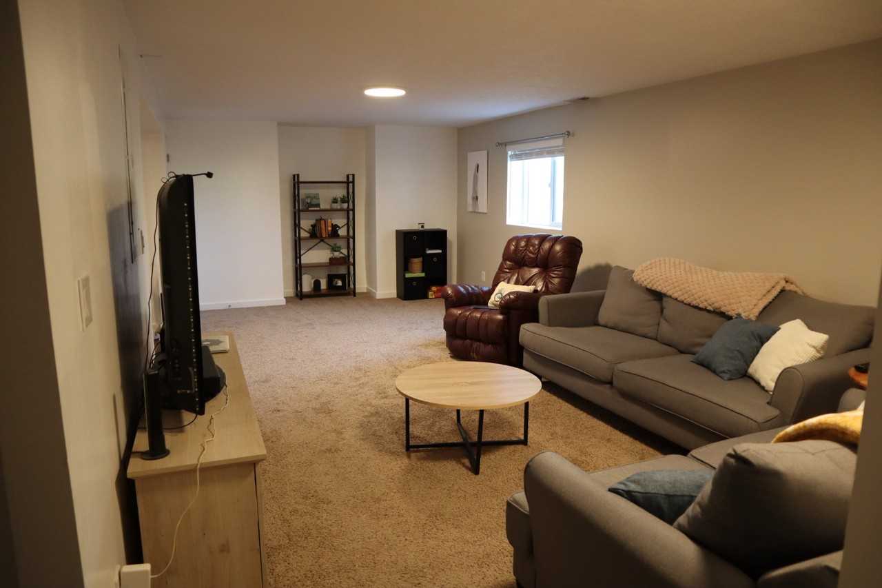 W 800 North St - Photo 3 of 16
