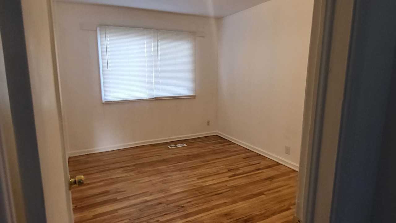 371 E Harrison Ave - Photo 3 of 9