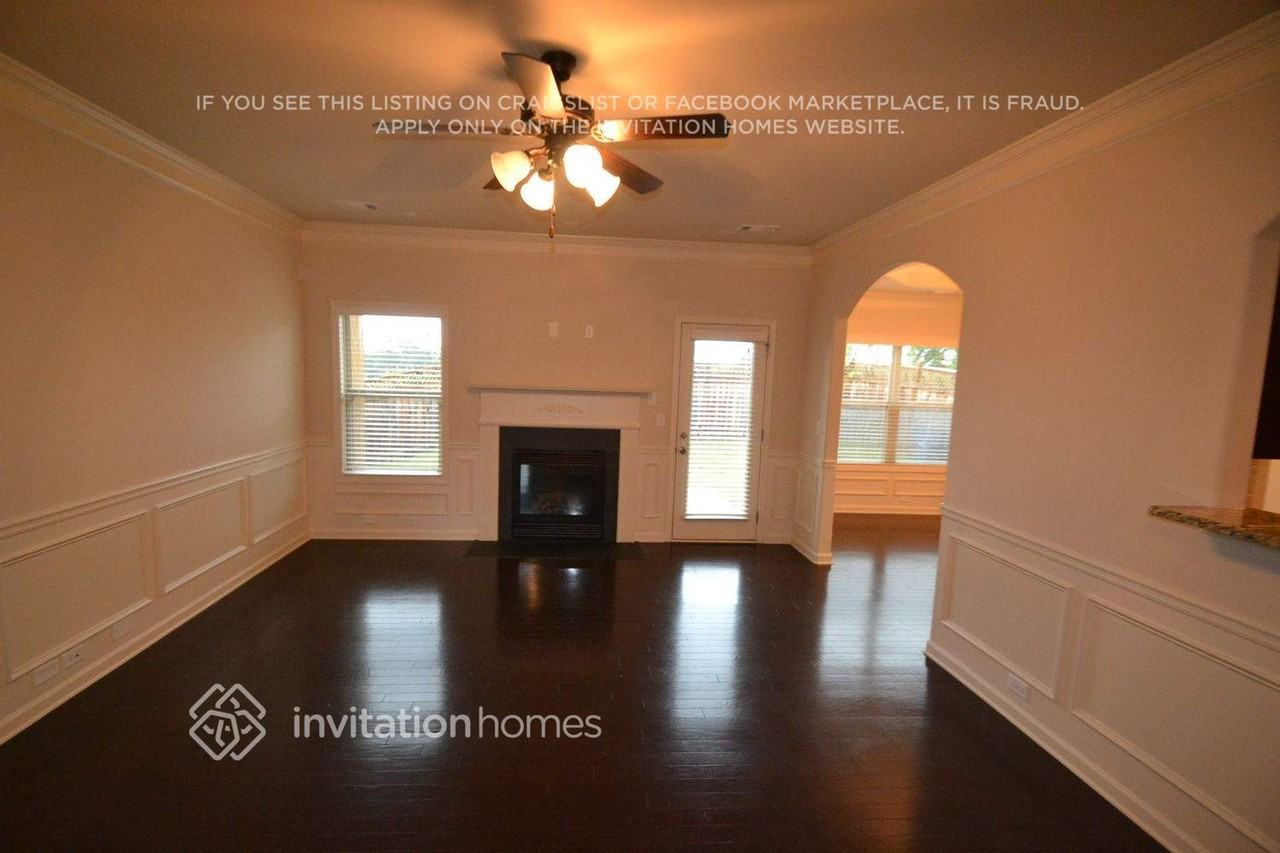 3911 Lake Manor Way - Photo 2 of 12
