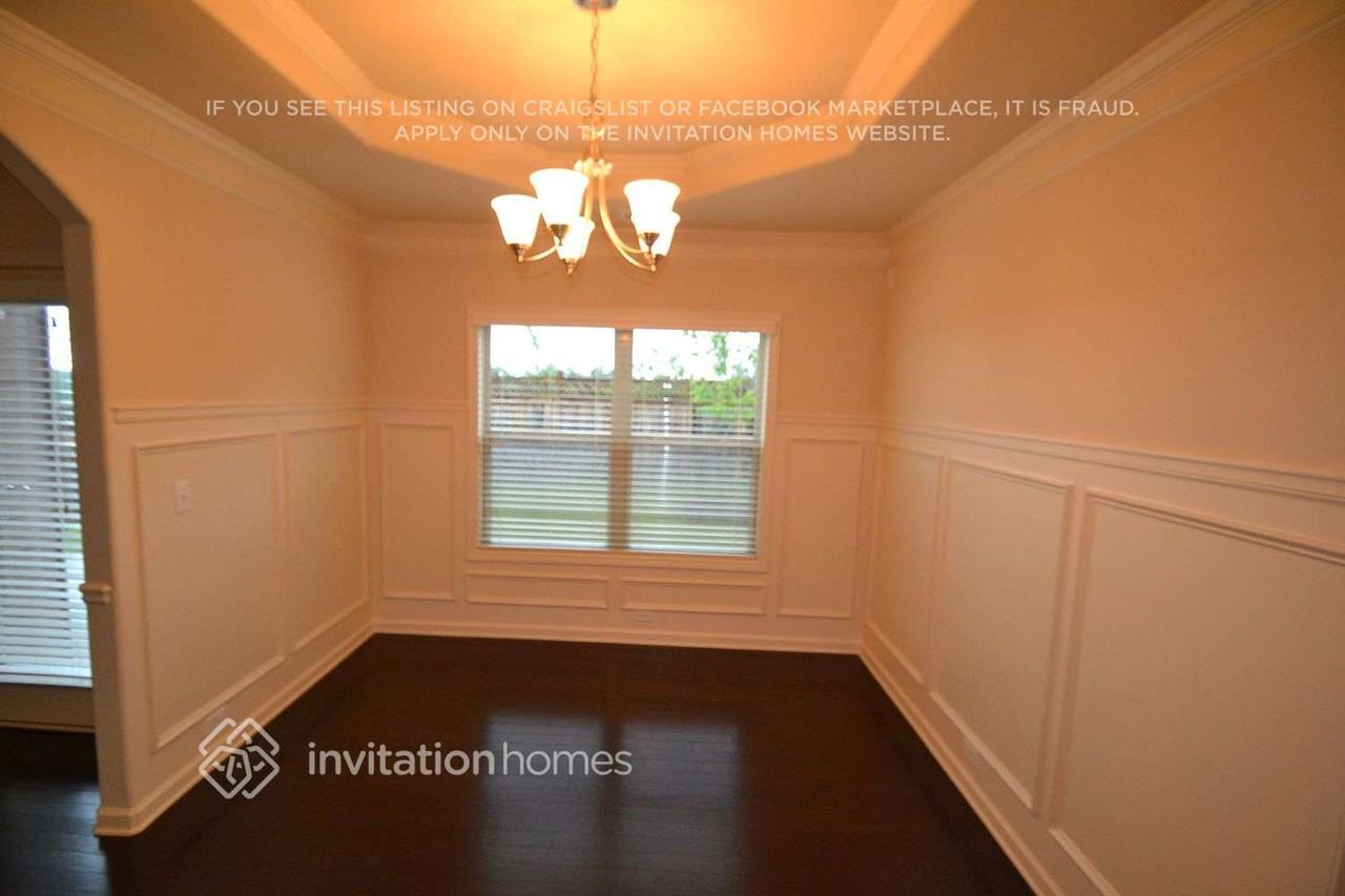 3911 Lake Manor Way - Photo 5 of 12