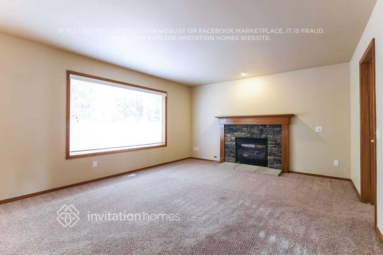 1106 185th St Se - Photo 4 of 17