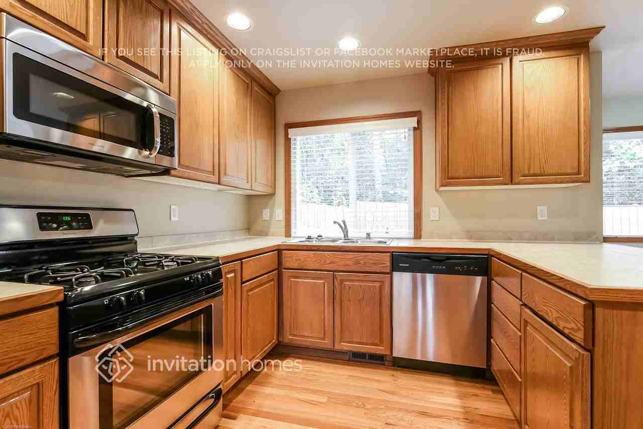 1106 185th St Se - Photo 5 of 17