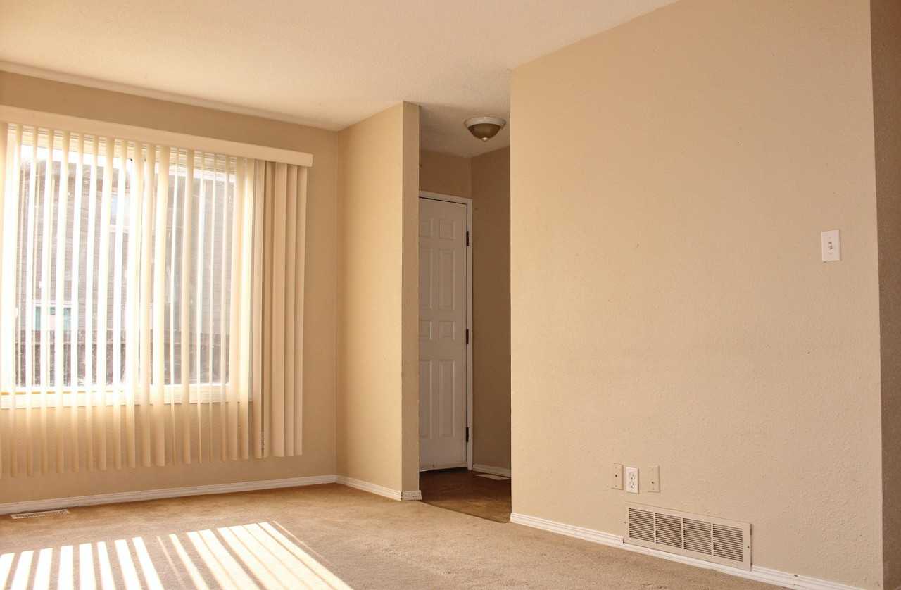 Willowbrook Townhomes - Photo 4 of 11