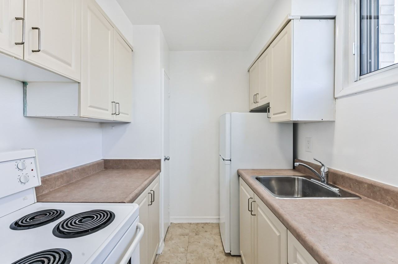 Davisville Tower - Photo 6 of 11