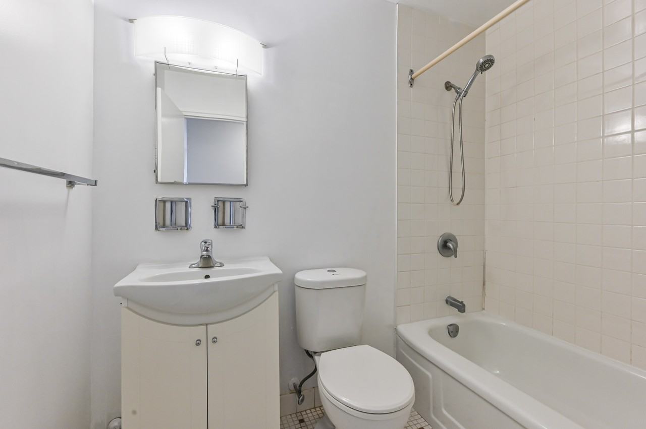 Davisville Tower - Photo 7 of 11