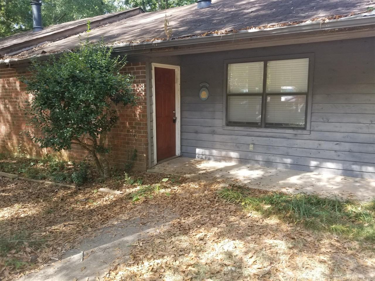 1060/1062 Sourwood Ct - 1060 #1060ATHNS - Photo 2 of 11