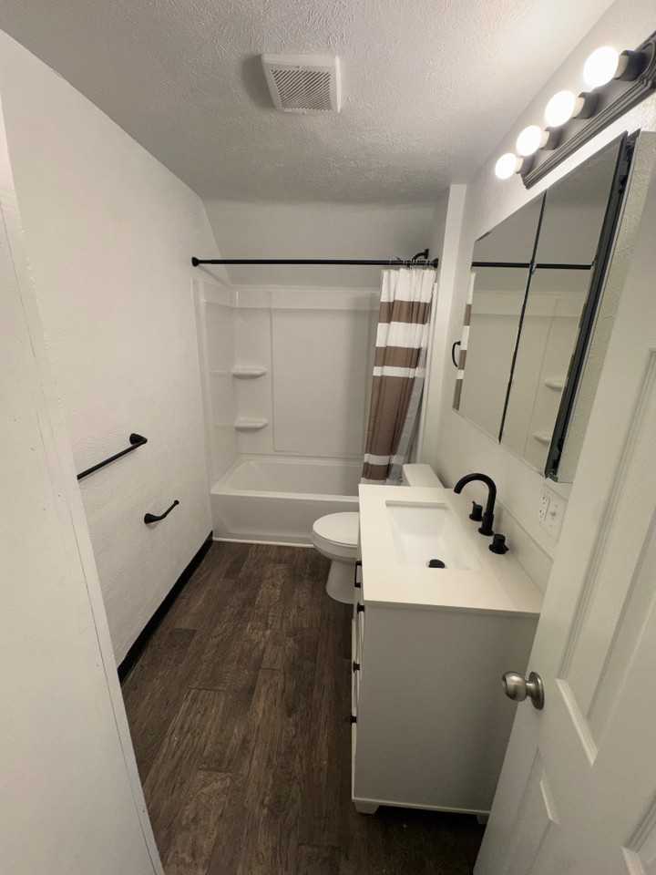 1031 Middlebury St - Photo 4 of 10