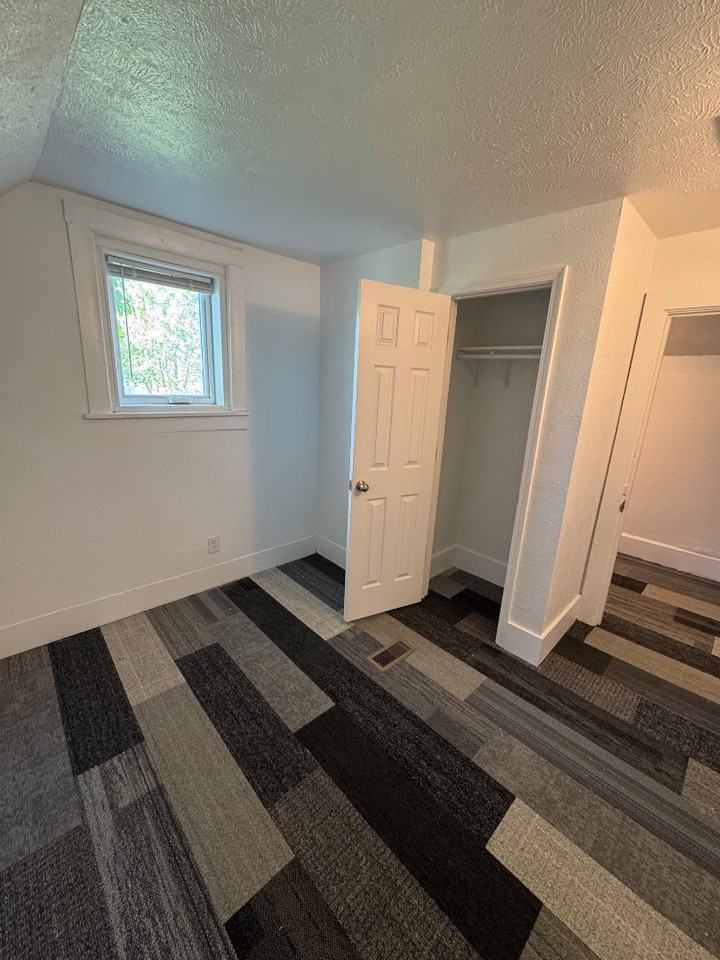 1031 Middlebury St - Photo 5 of 10