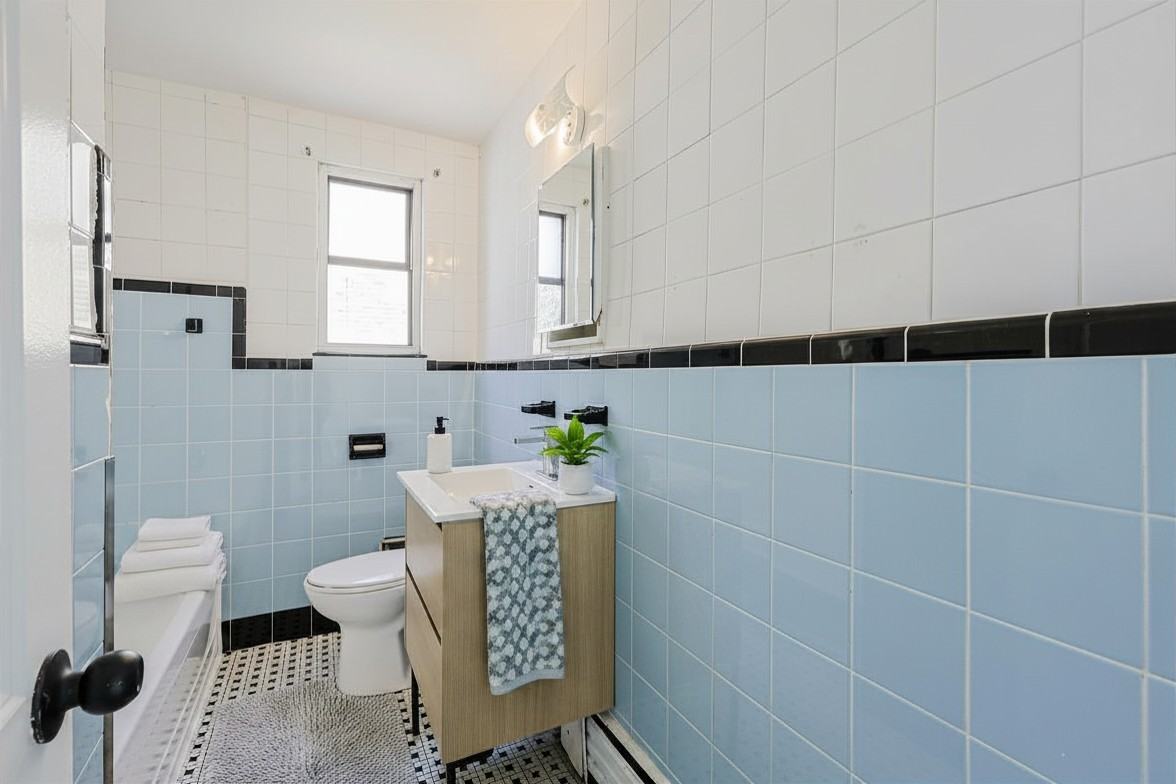 2204 Dufferin Street - Photo 7 of 25