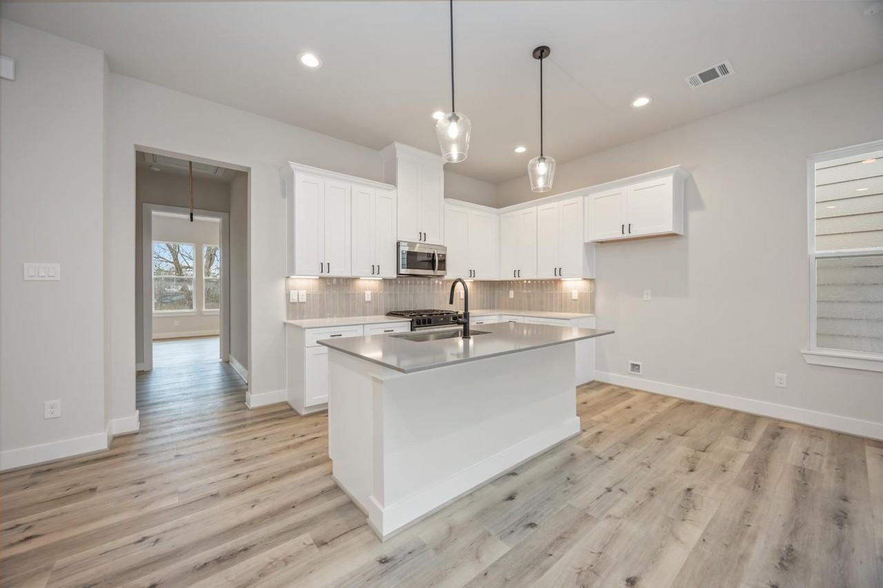 6110 De Campo St - Photo 3 of 17