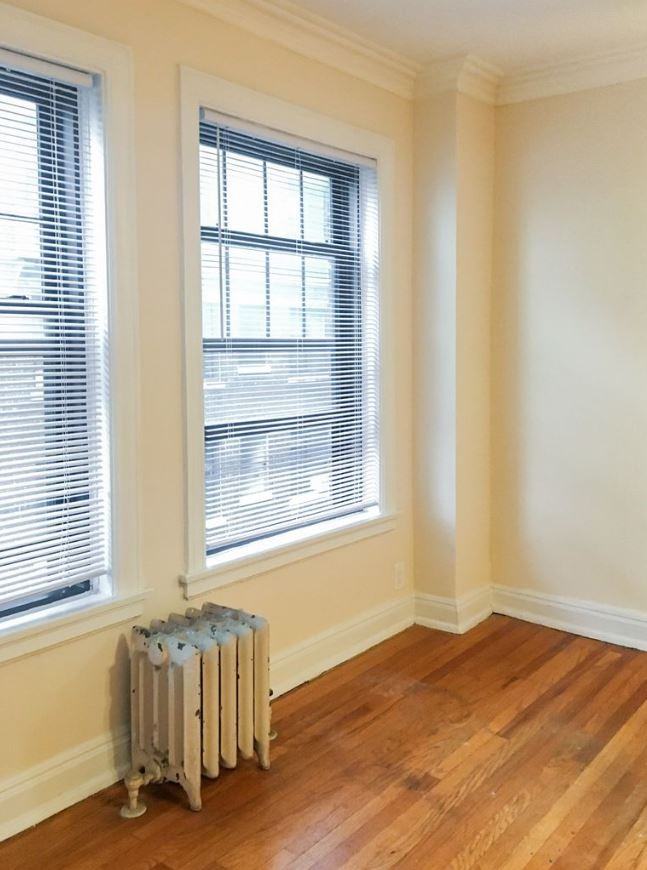 W Briar Pl & N Broadway - Photo 4 of 10