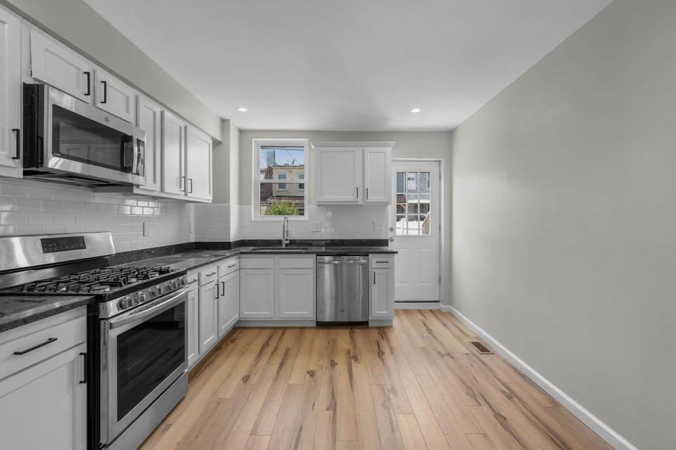 126 S Highland Ave - Photo 4 of 20