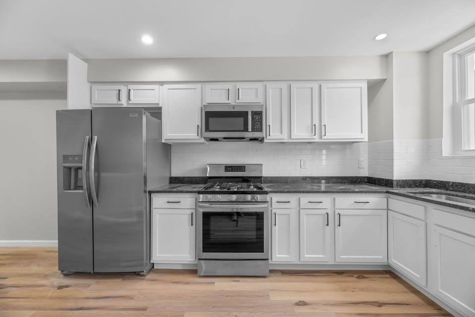 126 S Highland Ave - Photo 5 of 20