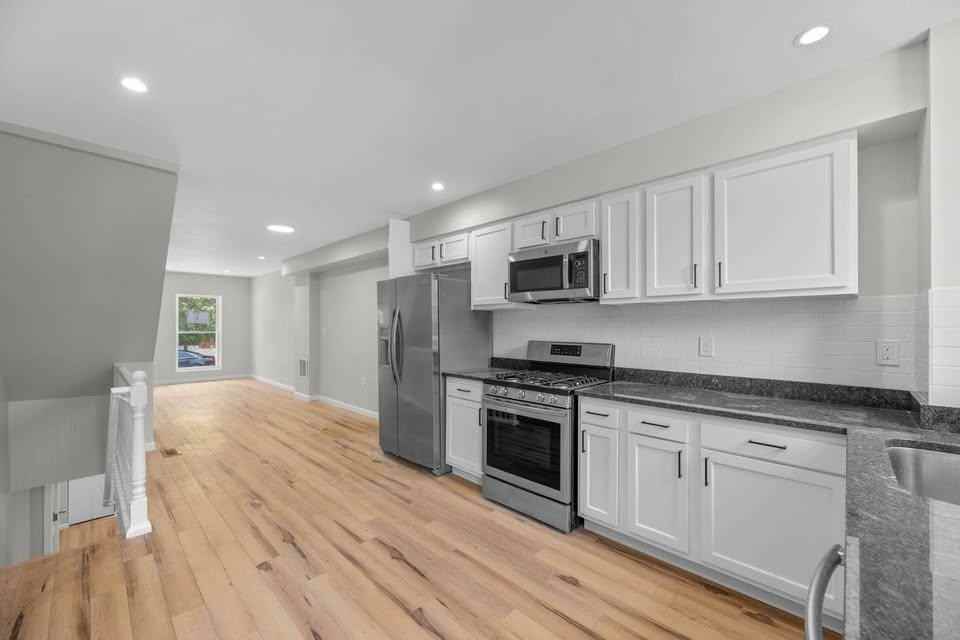 126 S Highland Ave - Photo 7 of 20
