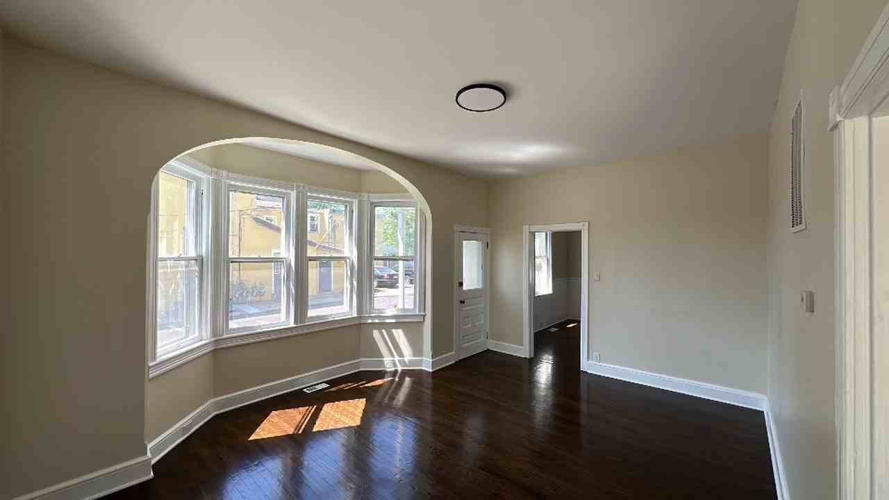 513 Atlantic Ave - Photo 2 of 20