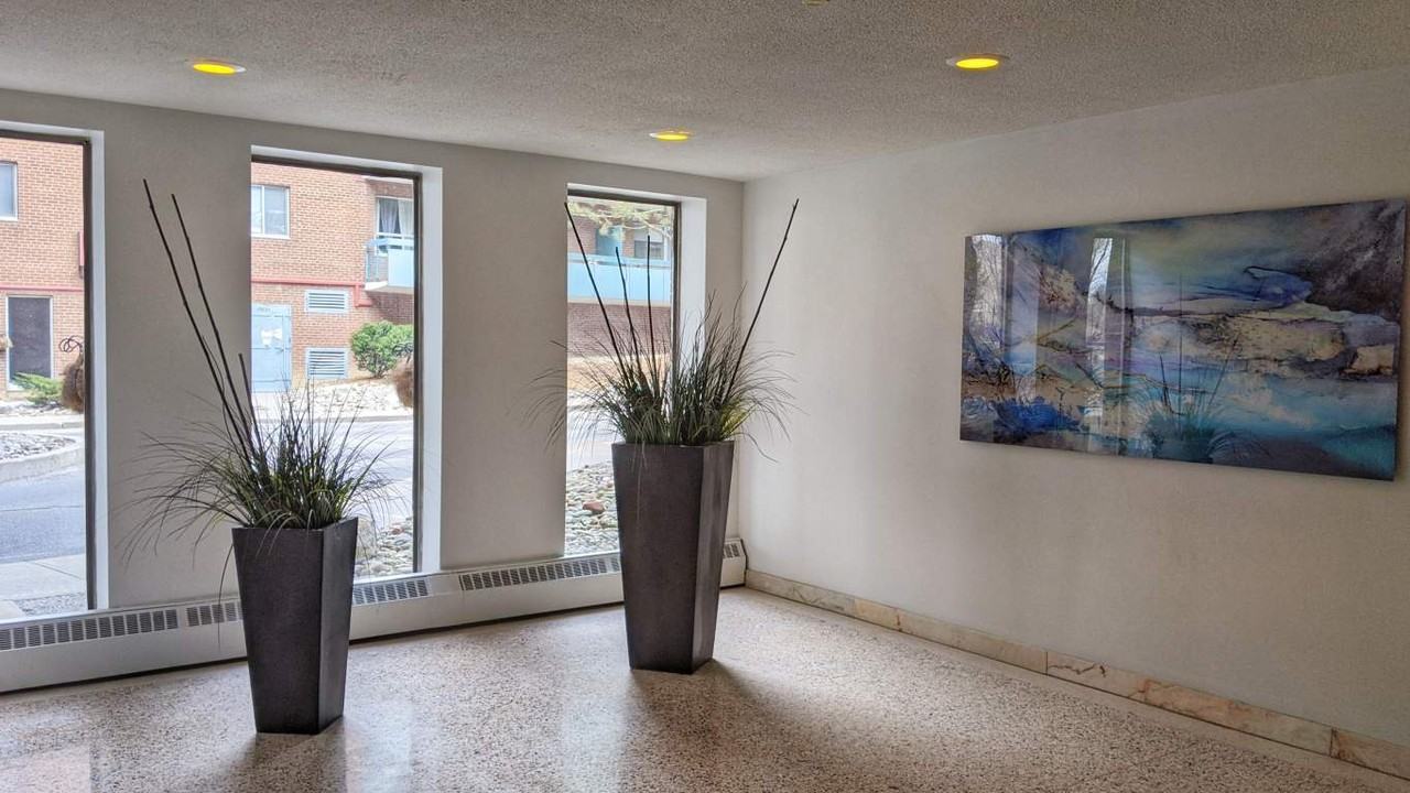 Essex Court Apartments - Photo 4 of 39