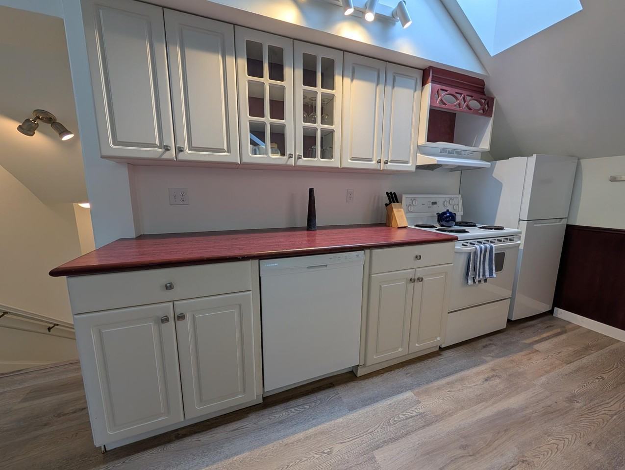 105 Pine St - Photo 2 of 12